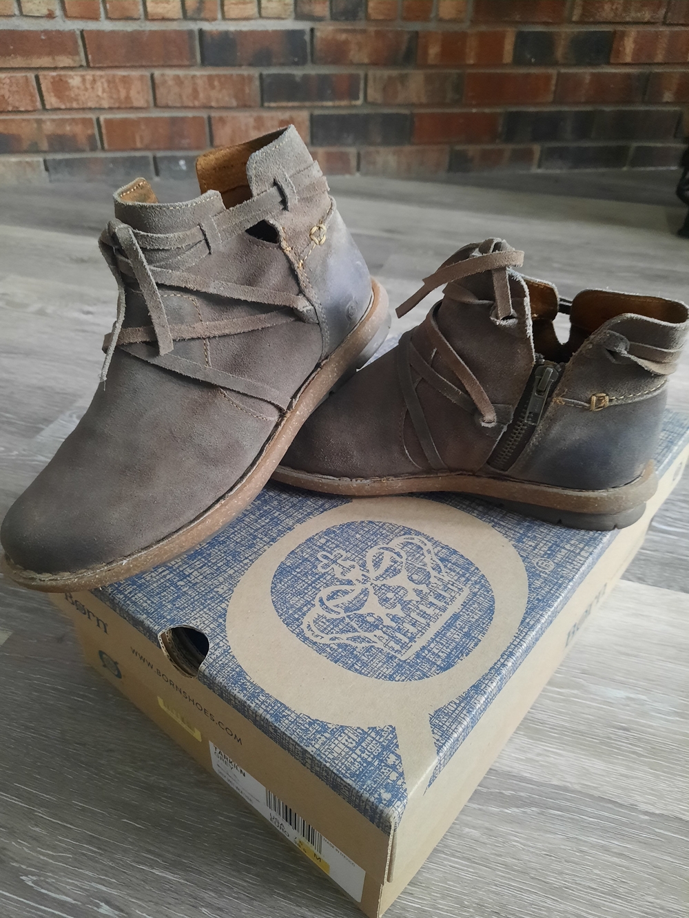 Born Women's Tarkiln Gray  Leather/Suede Chukka Boots with Wrap Laces and Zipper